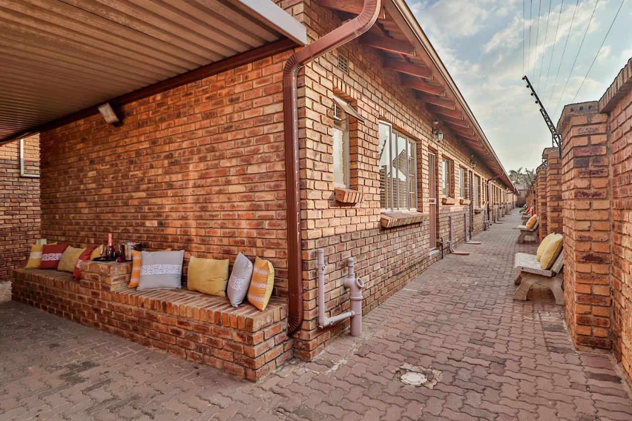 Rudman Townhouses Self-Catering Accommodation Боксбурґ Екстер'єр фото
