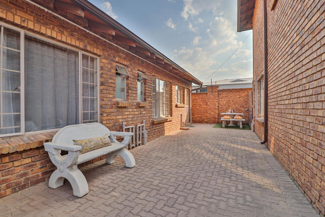 Rudman Townhouses Self-Catering Accommodation Боксбурґ Екстер'єр фото
