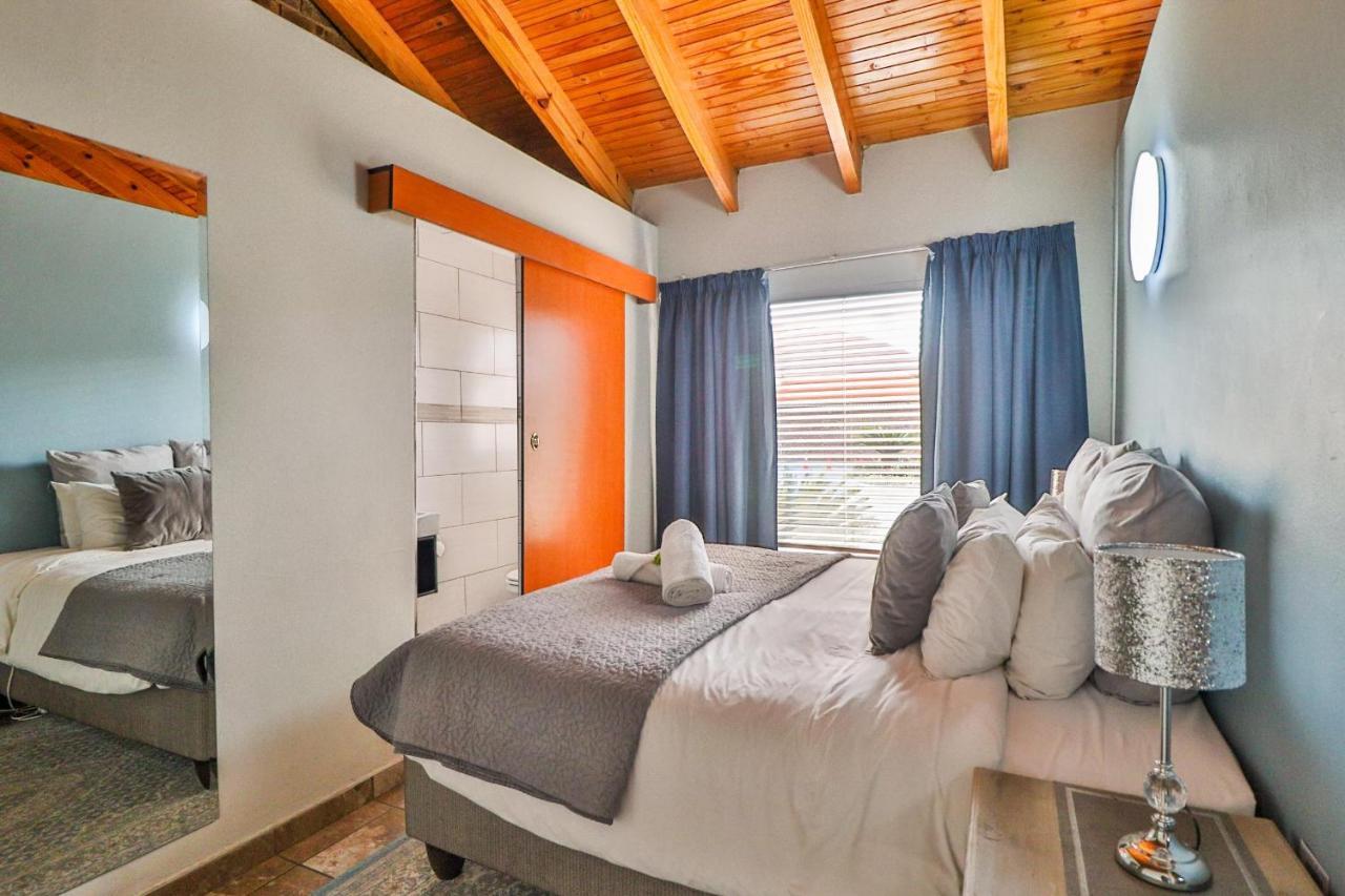 Rudman Townhouses Self-Catering Accommodation Боксбурґ Екстер'єр фото