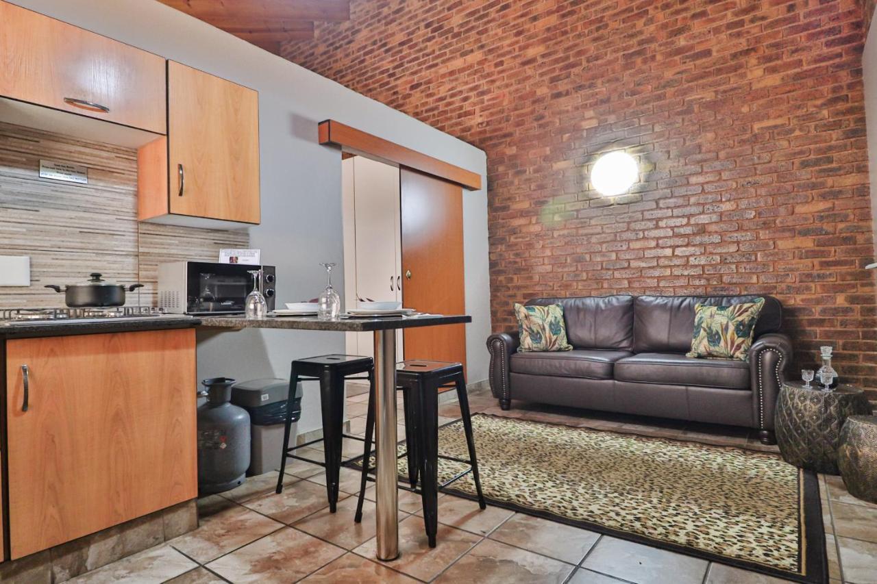 Rudman Townhouses Self-Catering Accommodation Боксбурґ Екстер'єр фото