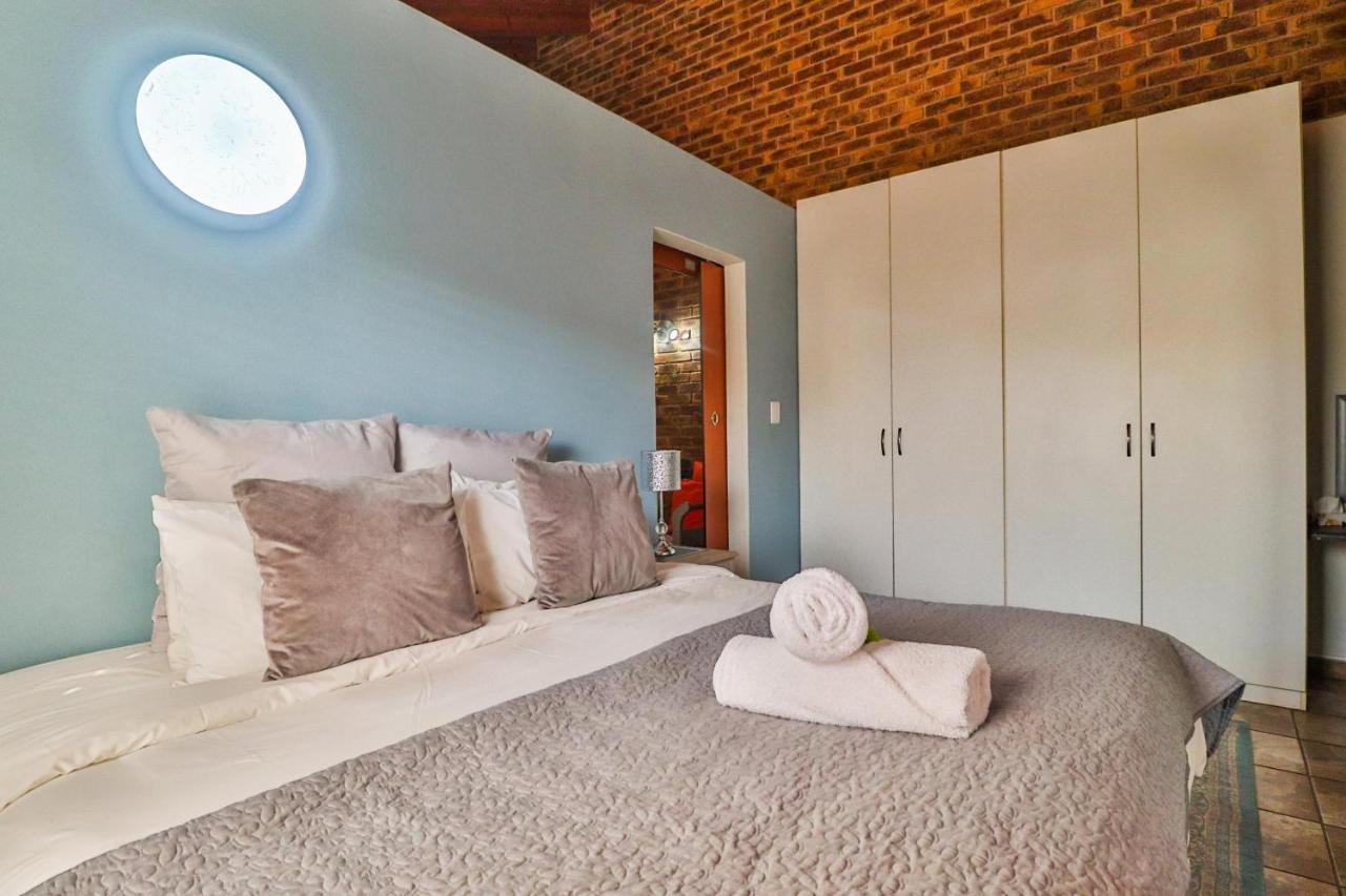 Rudman Townhouses Self-Catering Accommodation Боксбурґ Екстер'єр фото