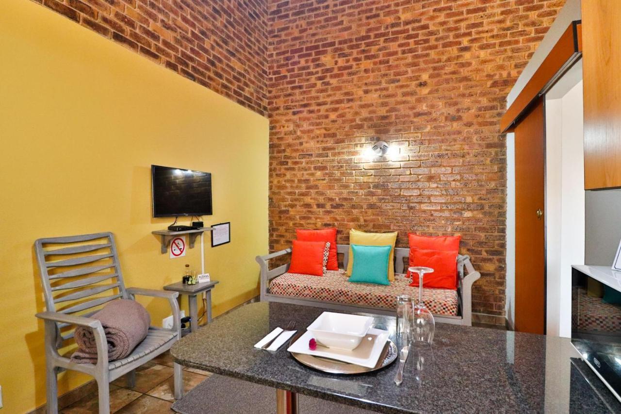 Rudman Townhouses Self-Catering Accommodation Боксбурґ Екстер'єр фото