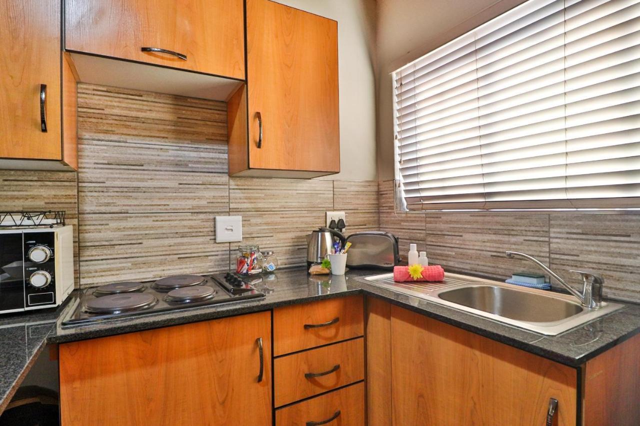 Rudman Townhouses Self-Catering Accommodation Боксбурґ Екстер'єр фото