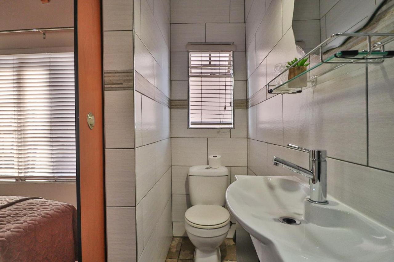 Rudman Townhouses Self-Catering Accommodation Боксбурґ Екстер'єр фото